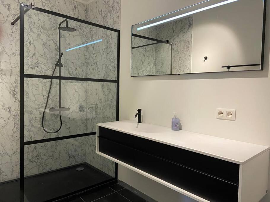 Uniek Appartement - Mooiste En Hoogste Uitzicht Op Antwerpen! - Incl Gratis Parking Exterior photo