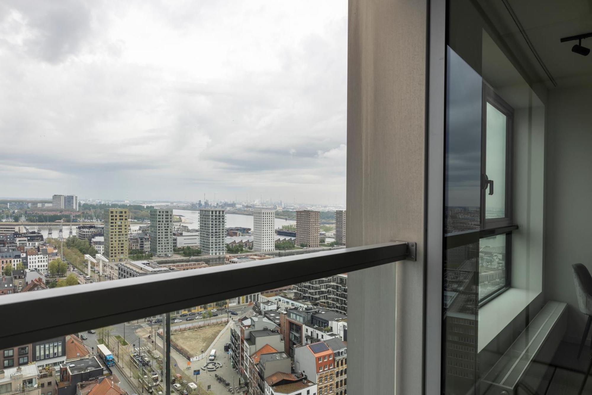 Uniek Appartement - Mooiste En Hoogste Uitzicht Op Antwerpen! - Incl Gratis Parking Exterior photo